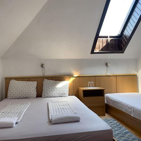 Pestujhely Panzio-Etterem Hotel Budapest Eksteriør billede