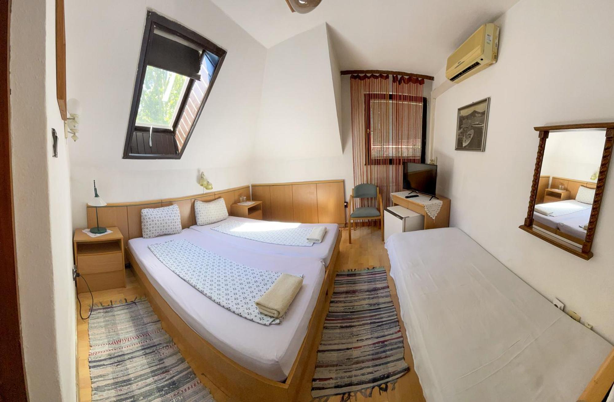Pestujhely Panzio-Etterem Hotel Budapest Eksteriør billede